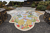 Pflanzen, Mosaik des Künstlers Luis Morera, La Glorieta, Park, Platz, Las Manchas, UNESCO Biosphärenreservat,  La Palma, Kanarische Inseln, Spanien, Europa