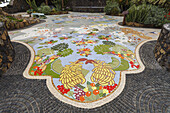 Mosaik des Künstlers Luis Morera, La Glorieta, Park, Platz, Las Manchas, UNESCO Biosphärenreservat,  La Palma, Kanarische Inseln, Spanien, Europa