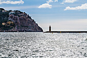 Hafenausfahrt mit Leuchtturm, Port d'Andratx, Mallorca, Spanien