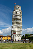 Tourists in front of the leaning tower of Pisa. Europe, Italy, Tuscany, Pisa