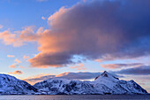 Wolkenstimmung über den Lofoten, Napp, Lofoten, Nordland, Norwegen