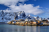 Fischerhäuser und Hafen von Hamnoy, Hamnoy, Lofoten, Nordland, Norwegen