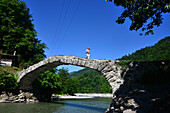 steinerne Brücke bei Keda am Fluß Acharistskali, kleiner Kaukasus, Georgien