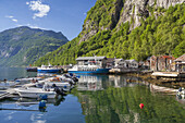 Hafen im Geirangerfjord, Geiranger, Møre og Romsdal, Fjordnorwegen, Südnorwegen, Norwegen, Skandinavien, Nordeuropa, Europa