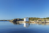 Hütte auf der Insel Hisøy vor Arendal, Aust-Agder, Sørlandet, Südnorwegen, Norwegen, Skandinavien, Nordeuropa, Europa