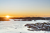 Blick über Kragerø und die Schären mit der Insel Øya, Telemark, Østlandet, Südnorwegen, Norwegen, Skandinavien, Nordeuropa, Europa