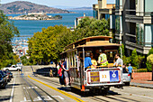 Strassenbahn und Alcatraz in San Francisco, Kalifornien, USA