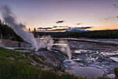 Sonnenuntergang im Norris Geyser Basin, Yellowstone Nationalpark, Wyoming, USA