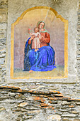 Fresco mit Mariendarstellung an Hauswand, Elva, Val Maira, Cottische Alpen, Piemont, Italien