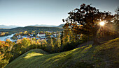 Blick vom Kalvarienberg auf Bad Tölz und die Isar, Isar, Bayern, Deutschland