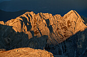 Tiefblick auf Kleiner Peitlerkofel und Tullen, vom Peitlerkofel, Dolomiten, UNESCO Welterbe Dolomiten, Südtirol, Italien