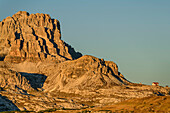 Felswände von Innichriedlknoten und Sextener Stein mit Drei-Zinnen-Hütte, Blick vom Monte Piana, Dolomiten, UNESCO Welterbe Dolomiten, Südtirol, Italien