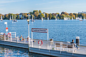 Sonniger Herbsttag, Außenalster, Hamburg, Deutschland
