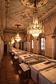 Ausstellung in histroischer Bibliothek im Schloss Ehrenburg, Coburg, Oberfranken, Bayern, Deutschland