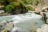 Stone bridge over Bach, Refuge de la Lavey, Ecrins, Ecrins National Park, Dauphiné, Dauphiné, Hautes Alpes, France
