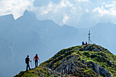 Two women when you go hiking on summit cross, the rötelstein rötelstein, Dachstein, Salzburg, Austria