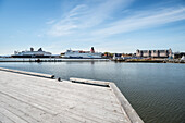 Blick zum Hafen und den dort anliegenden Kreuzfahrt Schiffen, Oslo, Norwegen, Skandinavien, Europa