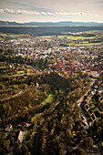 Blick vom thyssenkrupp Aufzugs Testturm auf Altstadt von Rottweil, Baden-Württemberg, Deutschland