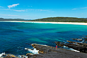 Der langgezogene Strandbogen des Cellito Beach ist ein wenig überlaufener Geheimtipp, Smith Lake, New South Wales, Australien