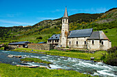 Die Kirche von Montgarri im Vall de Parros, Spanische Pyrenäen, Val d'Aran, Katalonien, Spanien