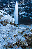 Wasserfall im Winter im Triglav Nationalpark, Slowenien