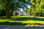 Hirschpark und das Landhaus JC Godeffroy in Hamburg Blankenese, Hamburg, Norddeutschland, Deutschland