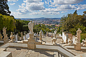 Treppenanlage der Kirche Bom Jesus do Monte östlich von Braga, Distrikt Braga, Portugal, Europa