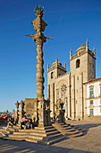 Sé (Cathedral) and pillory in Porto, Rio Douro, District Porto, Portugal, Europe