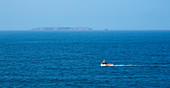 Fischerboot bei Peniche, Cabo Carvoeiro, Distrikt Leiria, Portugal, Europa