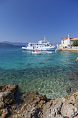 Ausflugsschiff im Hafen von Glavotok auf der Insel Krk, Kvarner Bucht, Primorje-Gorski kotar, Nordkroatien, Kroatien, Südeuropa, Europa