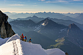 Überschreitung des Rochefortgrat mit Ausblick, Aguille de Rochefort, Grandes Jorasses, Mont Blanc-Gruppe, Chamonix, Frankreich