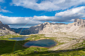 Regenbogen über dem See Dei Piani, nahe Locatelli-Hütte, Sexten, Dolomiten, Trentino Alto Adige, Italien