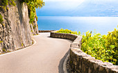 Strada della Forra an der Westküste des Gardasees in der Nähe von Tremosine, Provinz Brescia, Lombardei, Italien