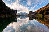 Gleno-Staudamm in den Orobie-Alpen bei Tagesanbruch, Lombardei, Provinz Bergamo, Italien, Europa