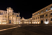 Die Kathedrale und Piazza del Duomo in Lecce in der Nacht, Provinz Lecce, Salento, Apulien, Italien