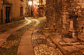 Compiano-Dorf in der Nacht, Wasserbrotwurzeltal, Parma-Provinz, Emilia Romagna, Italien, Europa
