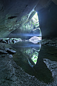 Höhle des Molera-Steins, Valle Del Lanza, Provinz Malnate, Varese, Lombardei, Italien, Europa