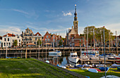 Blick über den Hafen auf Veere, Veerse Meer, Halbinsel Walcheren, Provinz Zeeland, Niederlande, Holland 