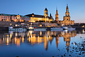Elbe mit Ständehaus, Hofkirche und Schloss, Dresden, Sachsen, Deutschland, Europa