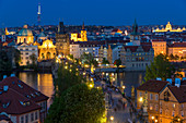 Blick vom Mala-Strana-Brückenturm über die Karlsbrücke, UNESCO-Weltkulturerbe, Prag, Böhmen, Tschechien, Europa