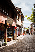 Street scene, Lijiang, UNESCO World Heritage Site, Yunnan Province, China, Asia