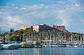 Hafen von Fort Carre und Antibes, Provence-Alpes-Côte d'Azur, Côte d'Azur, Frankreich, Mittelmeer, Europa