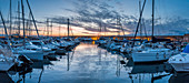 Antibes Hafen am Sonnenaufgang, Provence-Alpes-Côte d'Azur, französischer Riviera, Frankreich, Mittelmeer, Europa
