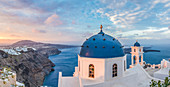 Sonnenaufgang übe der Kirche in Imerovigli, Santorini, Kykladen, Ägäische Inseln, Griechische Inseln, Griechenland, Europa