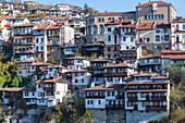 Veliko Tarnovo über dem Yantra Fluss, Bulgarien, Europa