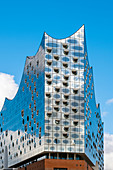 Glass facade of Elbphilharmonie (Elbe Philharmonic Hall) concert hall, hafencity, Hamburg, Germany