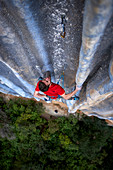 Der italienische Profi-Kletterer Stefano Ghisolfi in Spanien, er bestieg die Rambla 9a in Siurana