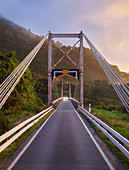 Brücke über den Fox River nahe Fox Glacier, Südinsel, Neuseeland, Ozeanien