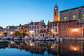 Klein Venedig am Canal de Caronte in Martigues, Eglise Sainte Marie-Madelaine, Bouches-du-Rhône, Frankreich