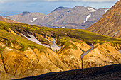 Rhyolith-Berge mit tiefen Schluchten, Landmannalaugar, Fjallabak-Naturreservat, Island